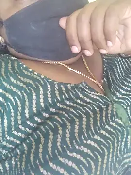 Snapshot of Tamilreethu chatting on 11/09/25, 10:46 Tamilreethu online show from 11/09/25, 10:46