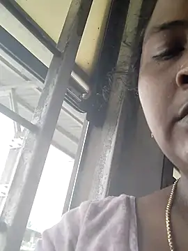 Snapshot of Tamilreethu chatting on 11/12/25, 04:02 Tamilreethu online show from 11/12/25, 04:02