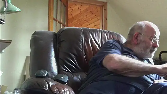 janzer13 online show from 10/17/25, 01:14