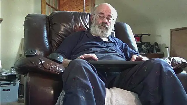 janzer13 online show from 12/15/25, 02:43