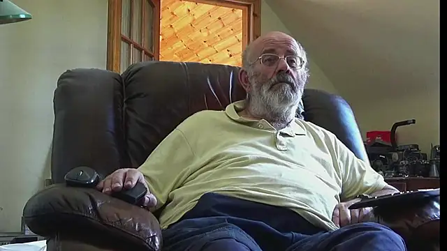 Snapshot of janzer13 chatting on 06/12/26, 01:10 janzer13 online show from 06/12/26, 01:10
