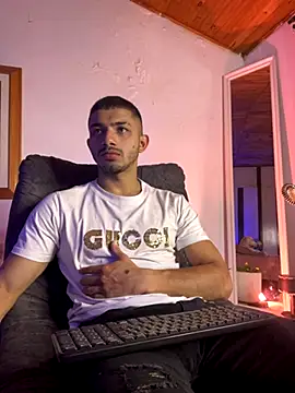 ArturoCardona  online show from 11/26/25, 11:39