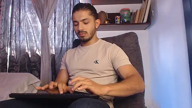 ArturoCardona  online show from 07/27/26, 02:57