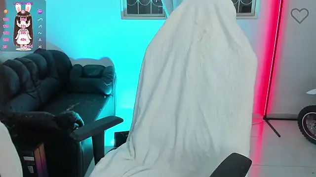 Snapshot of Aishelyng chatting on 09/30/25, 10:37 Aishelyng online show from 09/30/25, 10:37