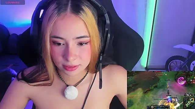 Snapshot of Aishelyng chatting on 10/19/25, 05:08 Aishelyng online show from 10/19/25, 05:08