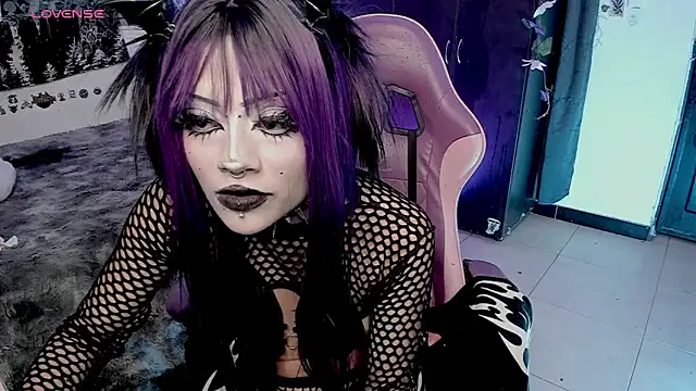 Snapshot of GothKitten666 chatting on 06/21/26, 06:27 GothKitten666 online show from 06/21/26, 06:27