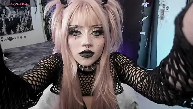 Snapshot of GothKitten666 chatting on 07/17/26, 06:31 GothKitten666 online show from 07/17/26, 06:31