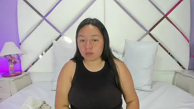 BellaRoux1 online show from 12/04/25, 12:14