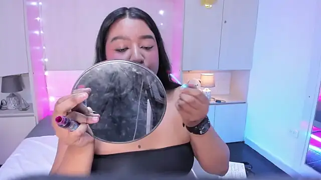 LilyWhitney online show from 12/17/25, 04:18