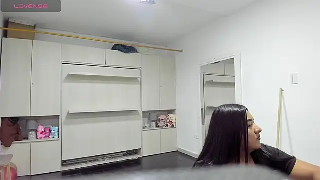 LilyWhitney online show from 04/16/26, 04:02