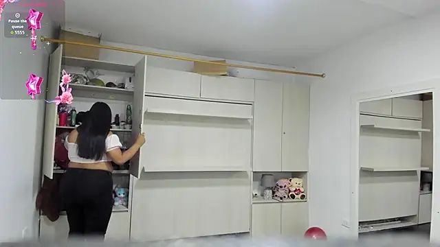 LilyWhitney online show from 04/23/26, 04:03