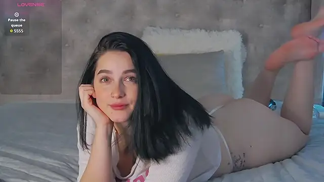 Leah Brooks online show from 11/19/25, 04:51