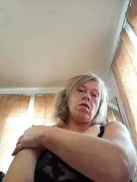 Snapshot of Catherine372311 chatting on 10/10/25, 10:25 Catherine372311 online show from 10/10/25, 10:25