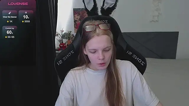 Luna Navy online show from 10/03/25, 06:32