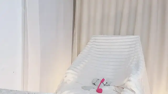 Vessi-babe online show from 12/16/25, 02:22