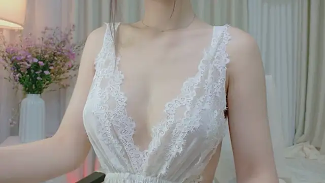 Snapshot of Vessi-babe chatting on 06/05/26, 03:07 Vessi-babe online show from 06/05/26, 03:07