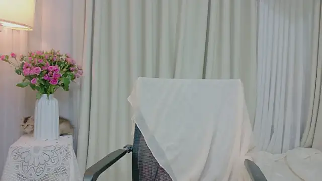 Snapshot of Vessi-babe chatting on 06/09/26, 02:28 Vessi-babe online show from 06/09/26, 02:28