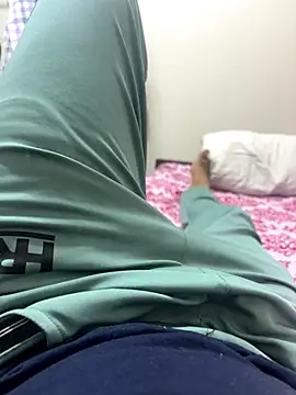 Snapshot of bigbulllaksh chatting on 10/08/25, 05:32 bigbulllaksh online show from 10/08/25, 05:32