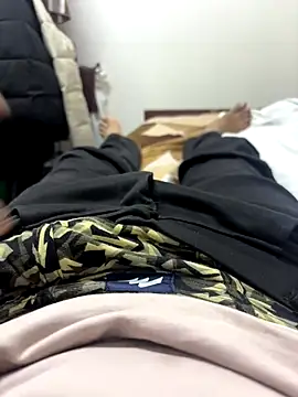 Snapshot of bigbulllaksh chatting on 10/17/25, 04:31 bigbulllaksh online show from 10/17/25, 04:31