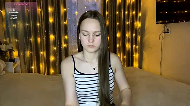 Snapshot of SoSweetGirl chatting on 12/17/25, 10:10 SoSweetGirl online show from 12/17/25, 10:10