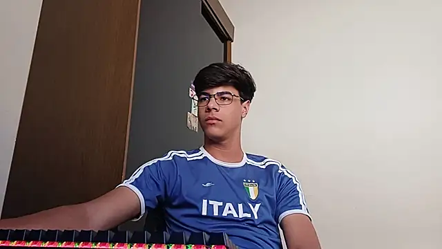 Snapshot of ThbxToyou chatting on 10/11/25, 04:05 ThbxToyou online show from 10/11/25, 04:05