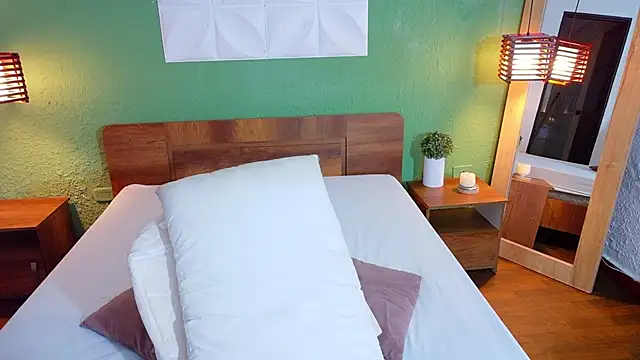 Snapshot of Chocolatte_dreams chatting on 09/13/25, 12:49 Chocolatte dreams online show from 09/13/25, 12:49