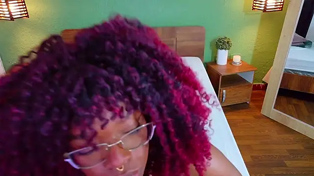 Snapshot of Chocolatte_dreams chatting on 10/10/25, 01:54 Chocolatte dreams online show from 10/10/25, 01:54