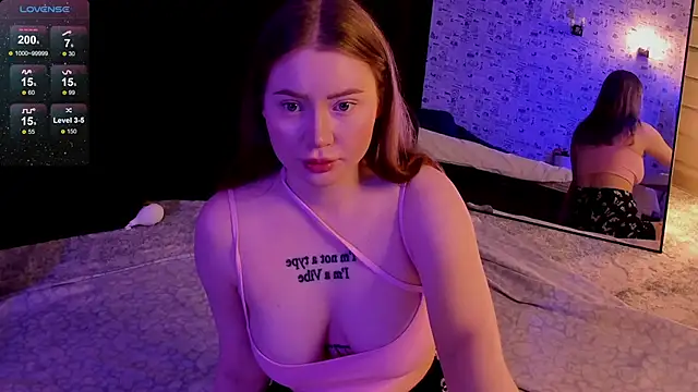 Lillie Berry online show from 11/07/25, 04:34