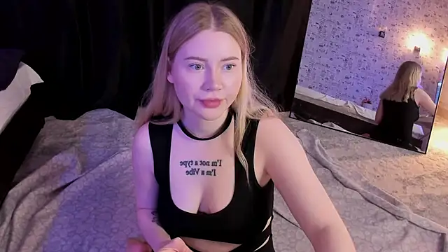 Lillie Berry online show from 11/19/25, 04:34