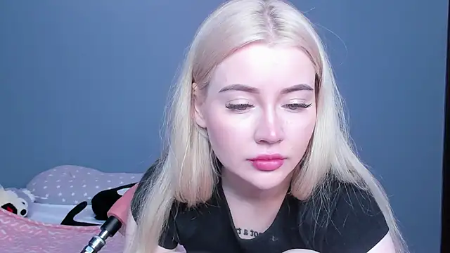 Lillie Berry online show from 05/12/26, 05:04