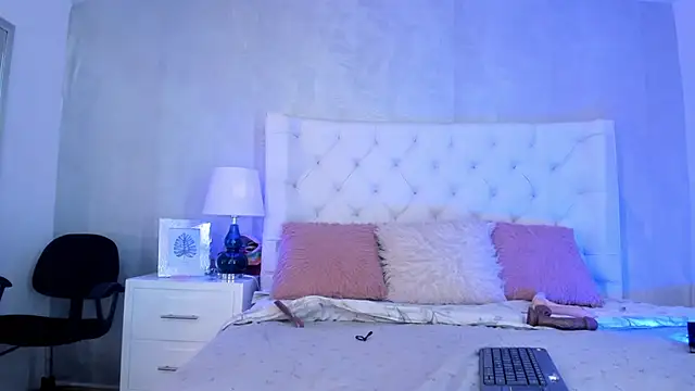 Yara Bliss  online show from 12/02/25, 03:40