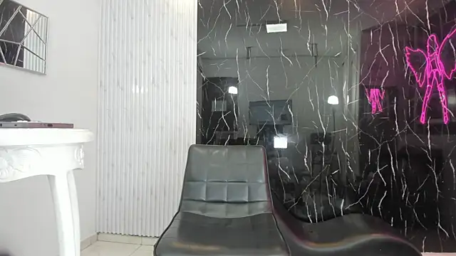 Nini Beyker online show from 12/19/25, 01:07