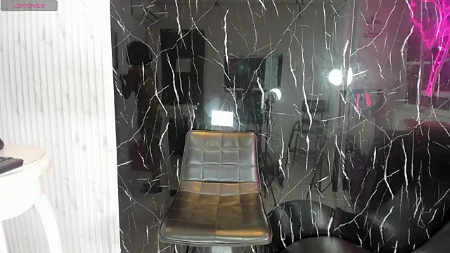 Nini Beyker online show from 01/10/26, 01:35