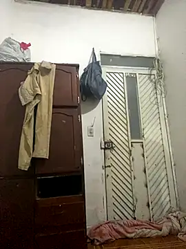 pareja-dispuesta online show from 10/08/25, 01:09