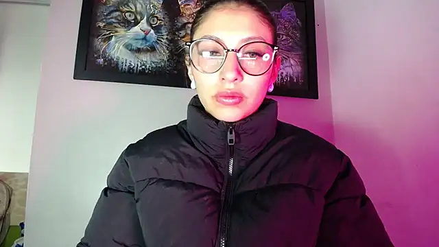 Snapshot of AriaBliss- chatting on 10/16/25, 03:40 AriaBliss- online show from 10/16/25, 03:40