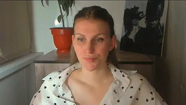 JuliaMuuun online show from 03/31/26, 08:53