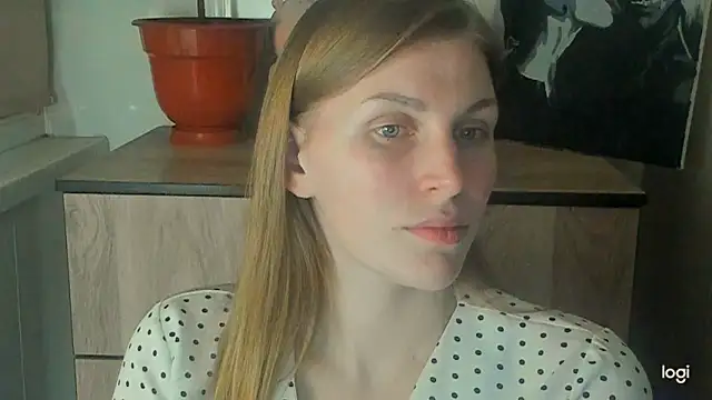 Snapshot of JuliaMuuun chatting on 05/14/26, 09:21 JuliaMuuun online show from 05/14/26, 09:21