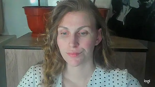Snapshot of JuliaMuuun chatting on 05/18/26, 09:31 JuliaMuuun online show from 05/18/26, 09:31