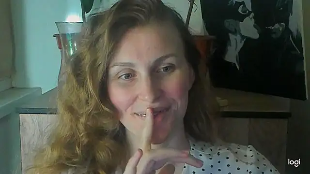 Snapshot of JuliaMuuun chatting on 05/19/26, 08:48 JuliaMuuun online show from 05/19/26, 08:48