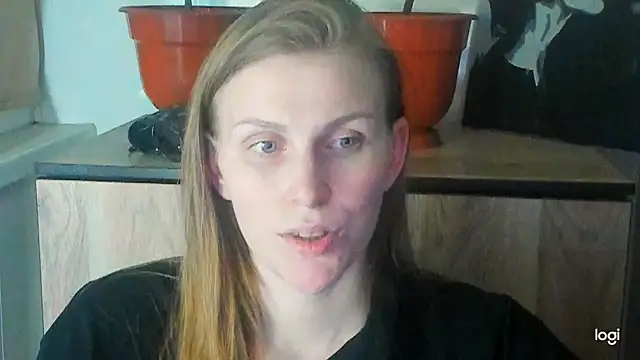 Snapshot of JuliaMuuun chatting on 05/24/26, 09:09 JuliaMuuun online show from 05/24/26, 09:09