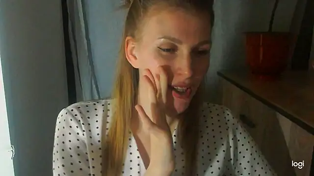 Snapshot of JuliaMuuun chatting on 06/05/26, 08:03 JuliaMuuun online show from 06/05/26, 08:03