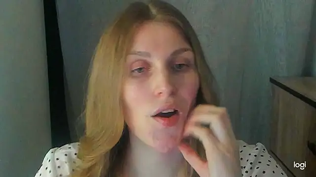 Snapshot of JuliaMuuun chatting on 06/09/26, 08:42 JuliaMuuun online show from 06/09/26, 08:42
