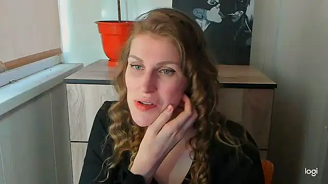 Snapshot of JuliaMuuun chatting on 07/19/26, 01:09 JuliaMuuun online show from 07/19/26, 01:09