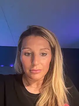 BaddieBossXX2 online show from 11/26/25, 01:28