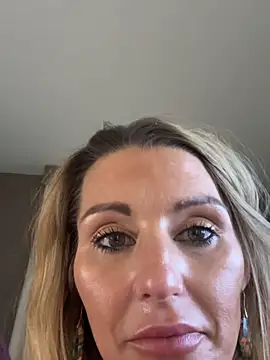 BaddieBossXX2 online show from 11/29/25, 04:04