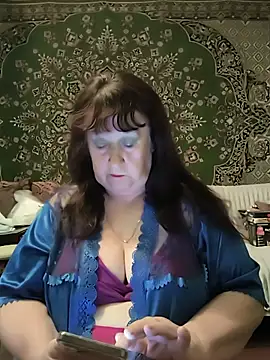 Snapshot of CrystalLime6411 chatting on 05/15/26, 02:07 CrystalLime6411 online show from 05/15/26, 02:07