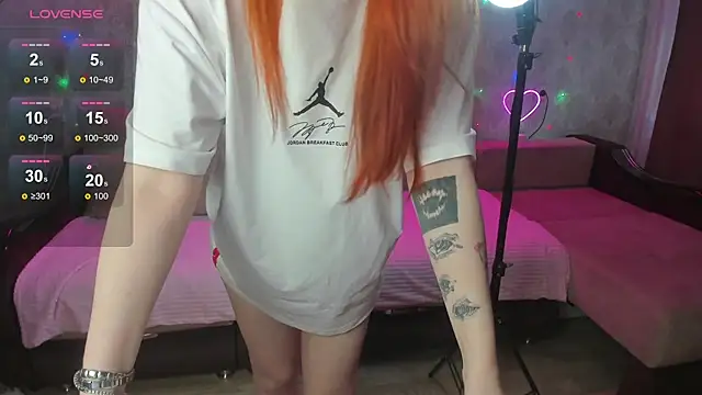 Snapshot of Molly_Kitty chatting on 09/18/25, 02:35 Molly Kitty online show from 09/18/25, 02:35