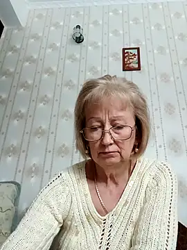 Snapshot of AlikaSwan5821 chatting on 10/09/25, 01:42 AlikaSwan5821 online show from 10/09/25, 01:42