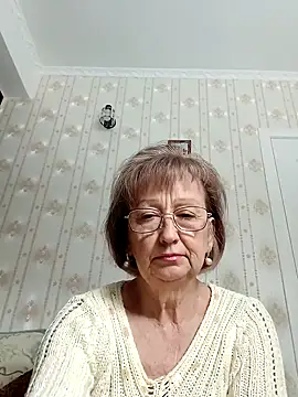 Snapshot of AlikaSwan5821 chatting on 10/14/25, 12:17 AlikaSwan5821 online show from 10/14/25, 12:17