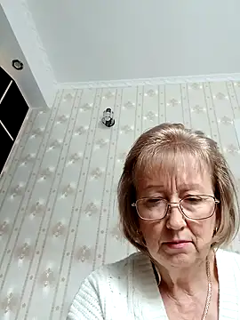 Snapshot of AlikaSwan5821 chatting on 10/24/25, 12:23 AlikaSwan5821 online show from 10/24/25, 12:23